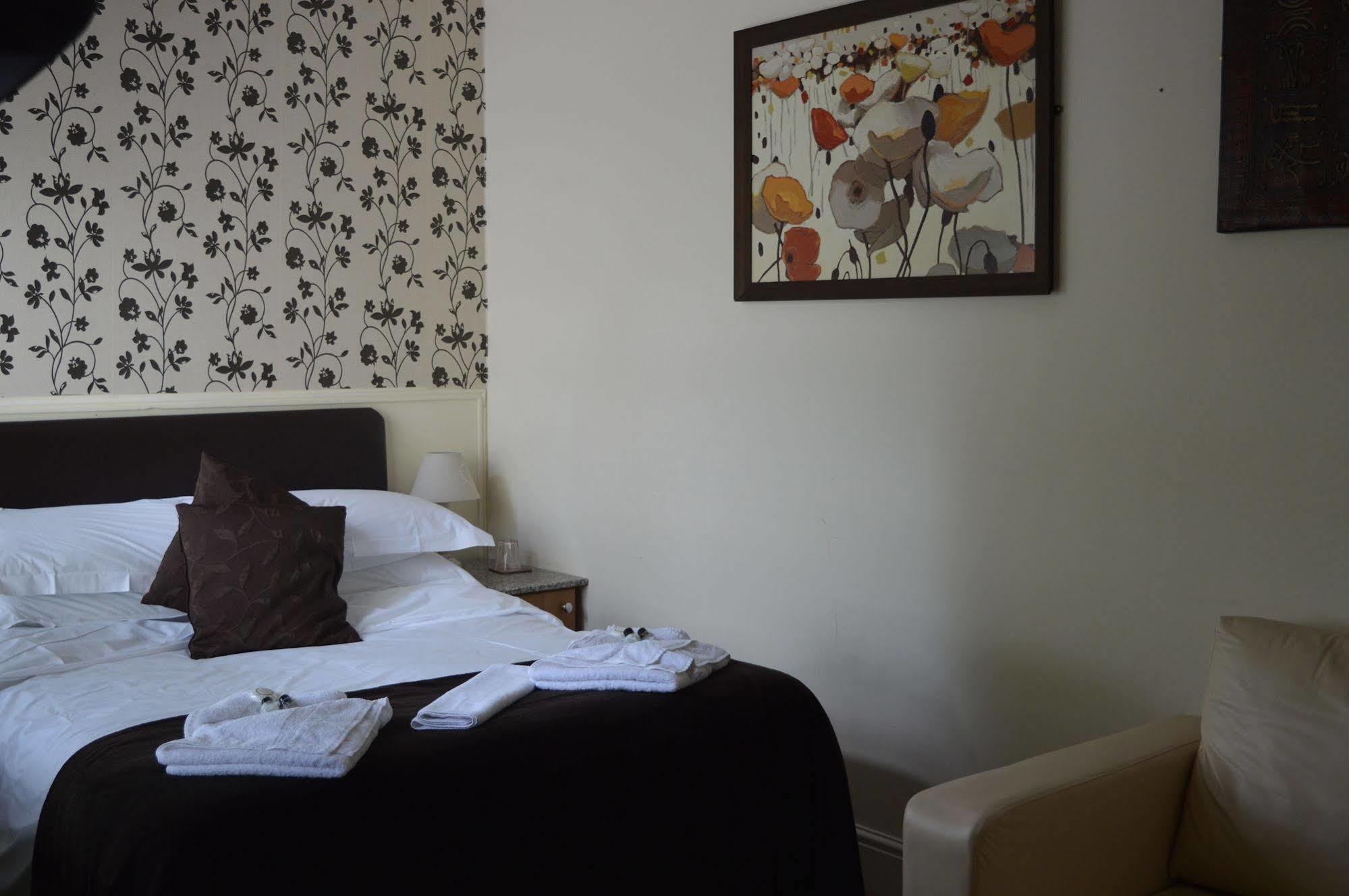 The Sheldon B&B - Free Private Parking Eastbourne Exterior foto